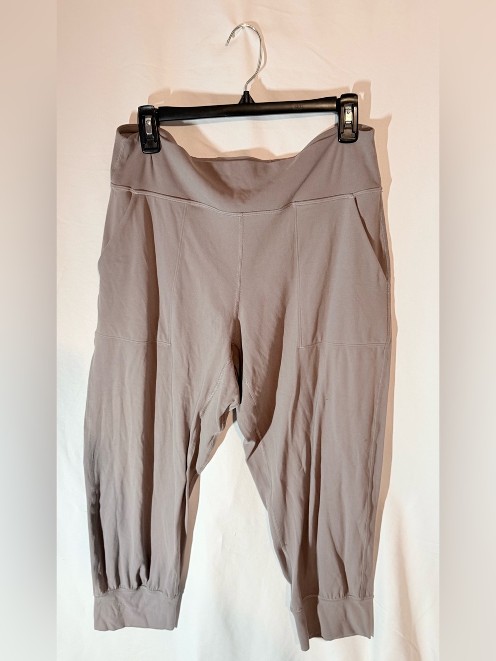 Lululemon Size 12 Cropped Jogger Pants Taupe Gray High Rise Pockets Cuffed